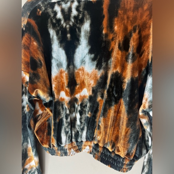 NWT Topshop Tie Dye Velour Crop Shirt Size 6 - Picture 11 of 12